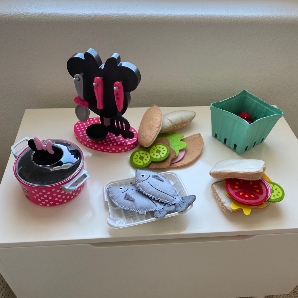 Mini pot , accessories and playfood.